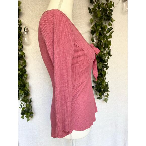 Altar'd State Pink Rayon blend Long Sleeve Chest Bow Tie Top Women's size Small - Picture 5 of 10